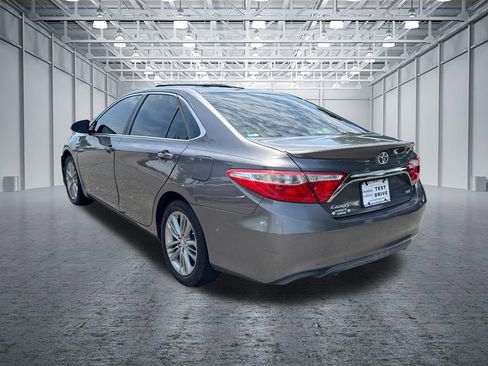 Used 2015 Toyota Camry SE FWD image 5
