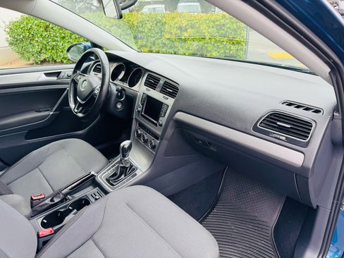 Used 2016 Volkswagen Golf S image 48