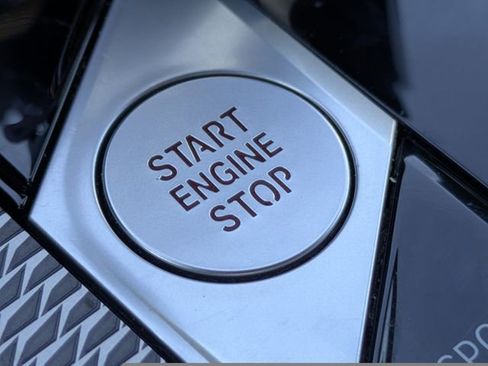 Used 2023 BMW X6 xDrive40i w/ M Sport Package image 31