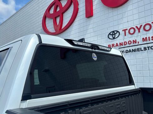 Used 2025 Toyota Tundra Limited AWD/4WD image 39