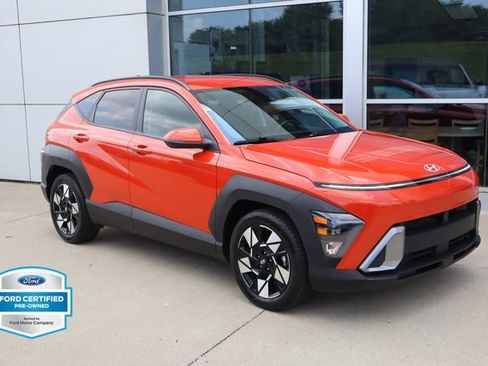 Used 2025 Hyundai Kona SEL FWD image 2