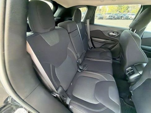 Used 2016 Jeep Cherokee Latitude w/ Cold Weather Group AWD/4WD image 25