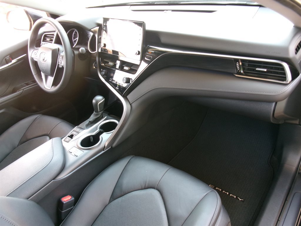 Used 2024 Toyota Camry XLE FWD image 25