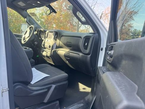 Used 2020 Chevrolet Silverado 2500 Custom w/ Custom Value Package image 7