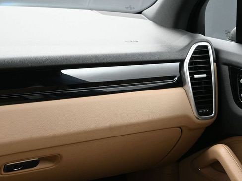 Certified 2019 Porsche Cayenne AWD/4WD image 22