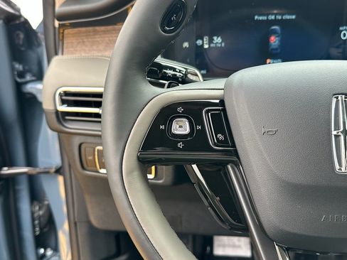 New 2026 Lincoln Corsair Reserve image 9