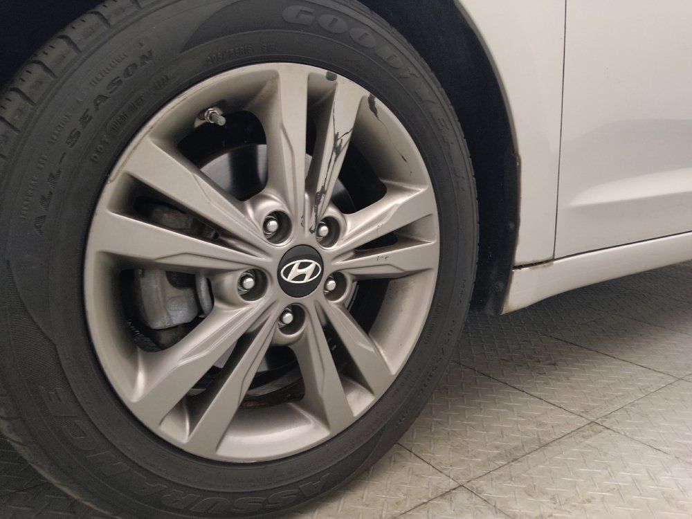 Used 2018 Hyundai Elantra SEL FWD image 31