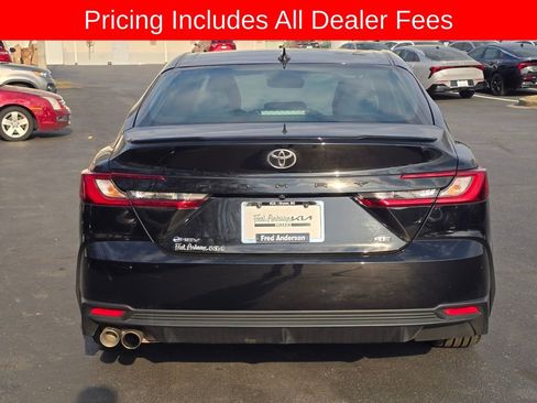 Used 2025 Toyota Camry SE w/ Convenience Package FWD image 4