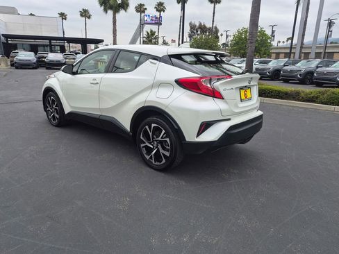 Used 2019 Toyota C-HR XLE FWD image 5