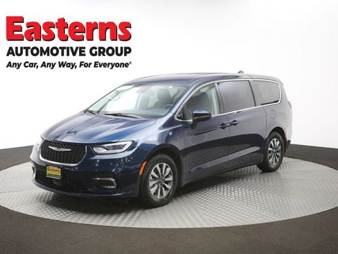 Used 2023 Chrysler Pacifica Touring-L FWD image 58