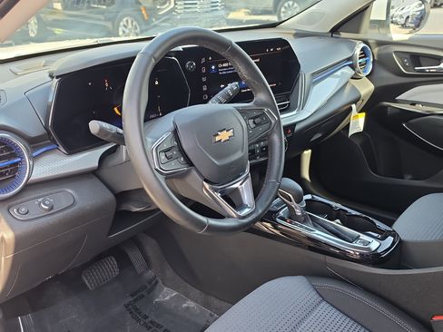 Certified 2025 Chevrolet Trax LT w/ Driver Confidence Package FWD image 13