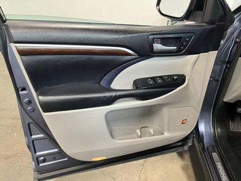 Used 2015 Toyota Highlander Limited Platinum AWD/4WD image 24