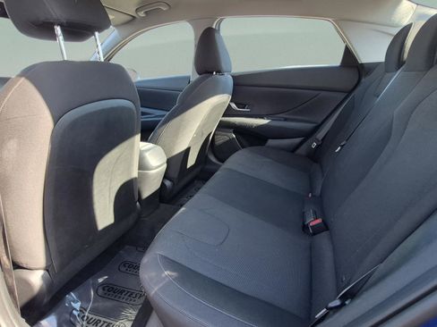 Certified 2021 Hyundai Elantra SE FWD image 14