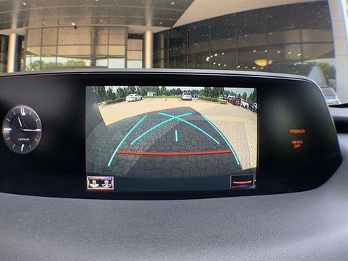 Certified 2022 Lexus UX 200 w/ Accessory Package (Z2) FWD image 17