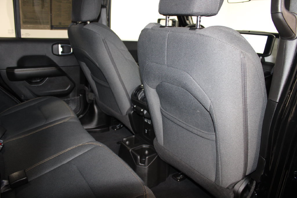 Used 2025 Jeep Wrangler Unlimited Sahara AWD/4WD image 27