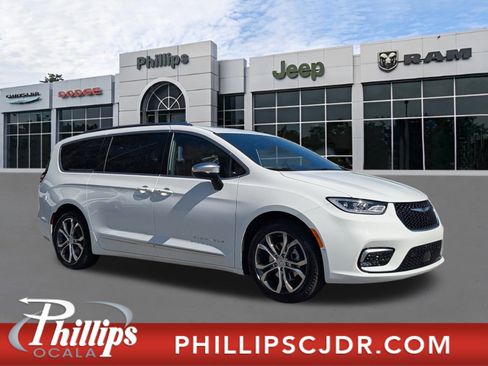 New 2026 Chrysler Pacifica Pinnacle image 1