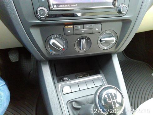 Used 2018 Volkswagen Jetta SE image 15