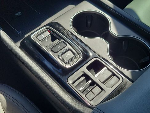 Used 2025 Honda Pilot EX-L image 32