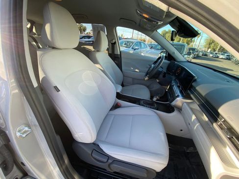 Used 2025 Hyundai Kona SEL image 36
