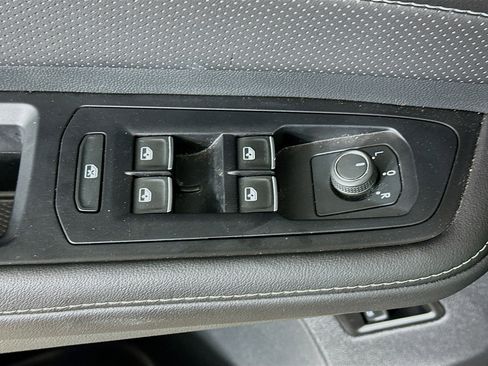 Used 2025 Volkswagen Atlas Cross Sport SE image 15