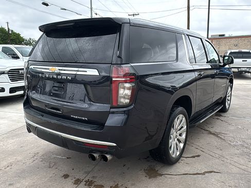 Used 2023 Chevrolet Suburban Premier w/ Premium Package 2 AWD/4WD image 5