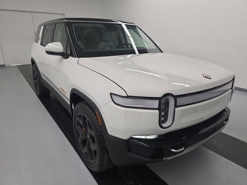 Used 2023 Rivian R1S Adventure image 7