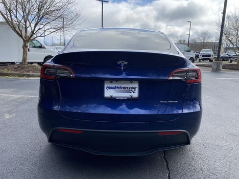 Used 2022 Tesla Model Y Long Range image 8