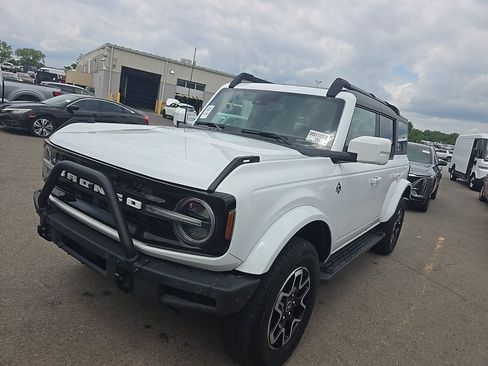 Used 2024 Ford Bronco Outer Banks AWD/4WD image 1