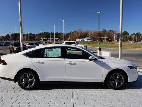 Used 2023 Honda Accord EX image 6