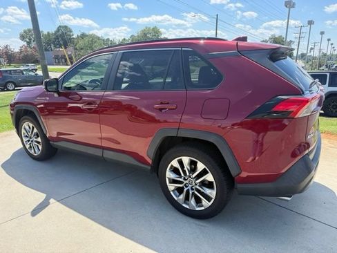 Used 2019 Toyota RAV4 XLE Premium FWD image 8