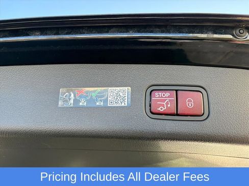 Used 2024 Mercedes-Benz GLC 300 4MATIC image 24