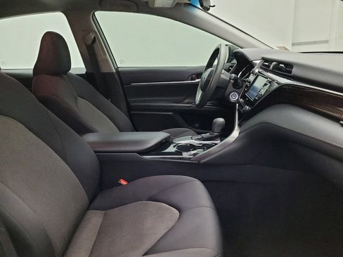 Used 2020 Toyota Camry LE image 21