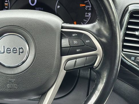 Certified 2022 Jeep Grand Cherokee Laredo X AWD/4WD image 21