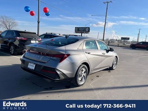 New 2025 Hyundai Elantra SE image 5
