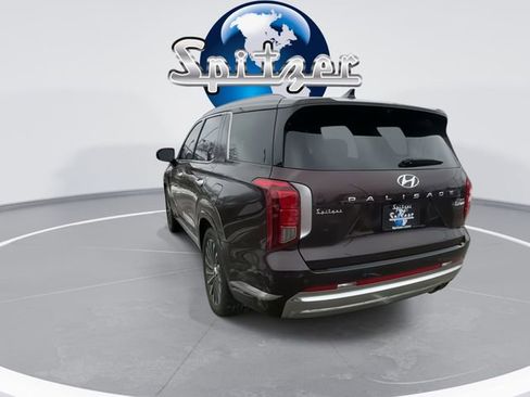 Used 2024 Hyundai Palisade Calligraphy image 2