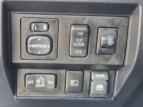 Used 2018 Toyota Tundra SR5 w/ SR5 Upgrade Package RWD image 23
