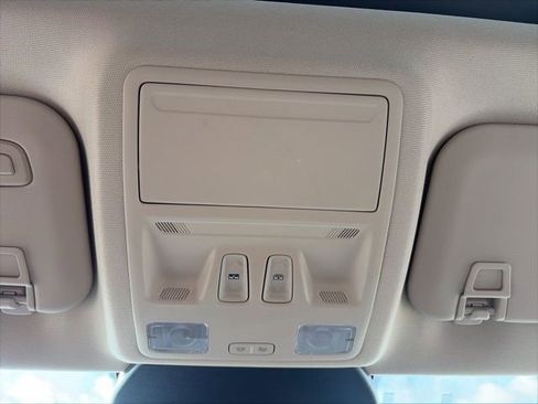 Used 2020 Ford Escape Titanium image 21