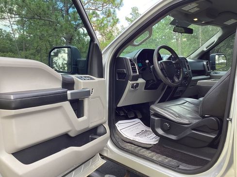 Used 2016 Ford F150 XLT AWD/4WD image 11