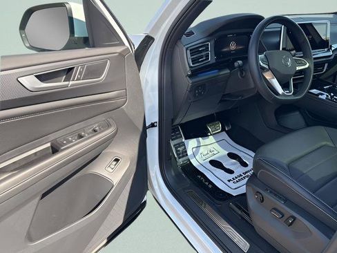 Used 2024 Volkswagen Atlas Cross Sport SEL R-Line image 7