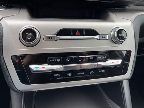 Certified 2021 Ford Explorer XLT image 12