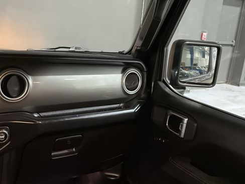 Used 2019 Jeep Wrangler Unlimited Sahara w/ Cold Weather Group AWD/4WD image 28