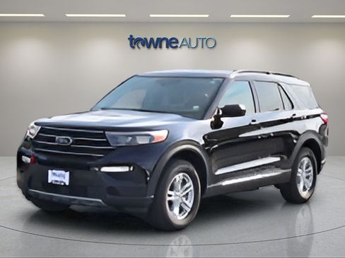 Used 2023 Ford Explorer XLT w/ Equipment Group 202A AWD/4WD image 3