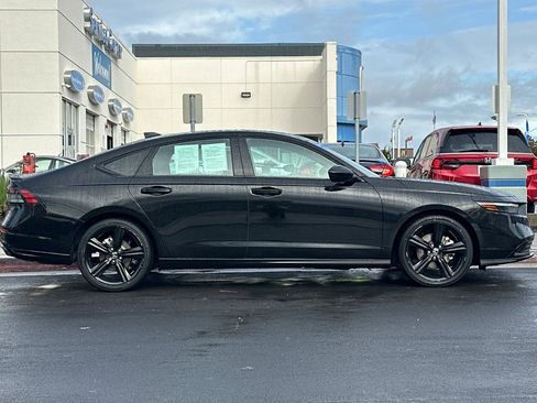 Used 2023 Honda Accord Sport image 2