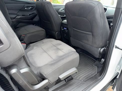 Used 2023 Chevrolet Traverse LT FWD image 24