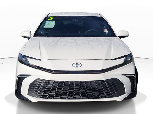 Used 2025 Toyota Camry SE FWD image 2