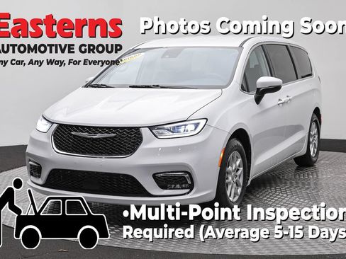 Used 2023 Chrysler Pacifica Touring-L FWD image 1