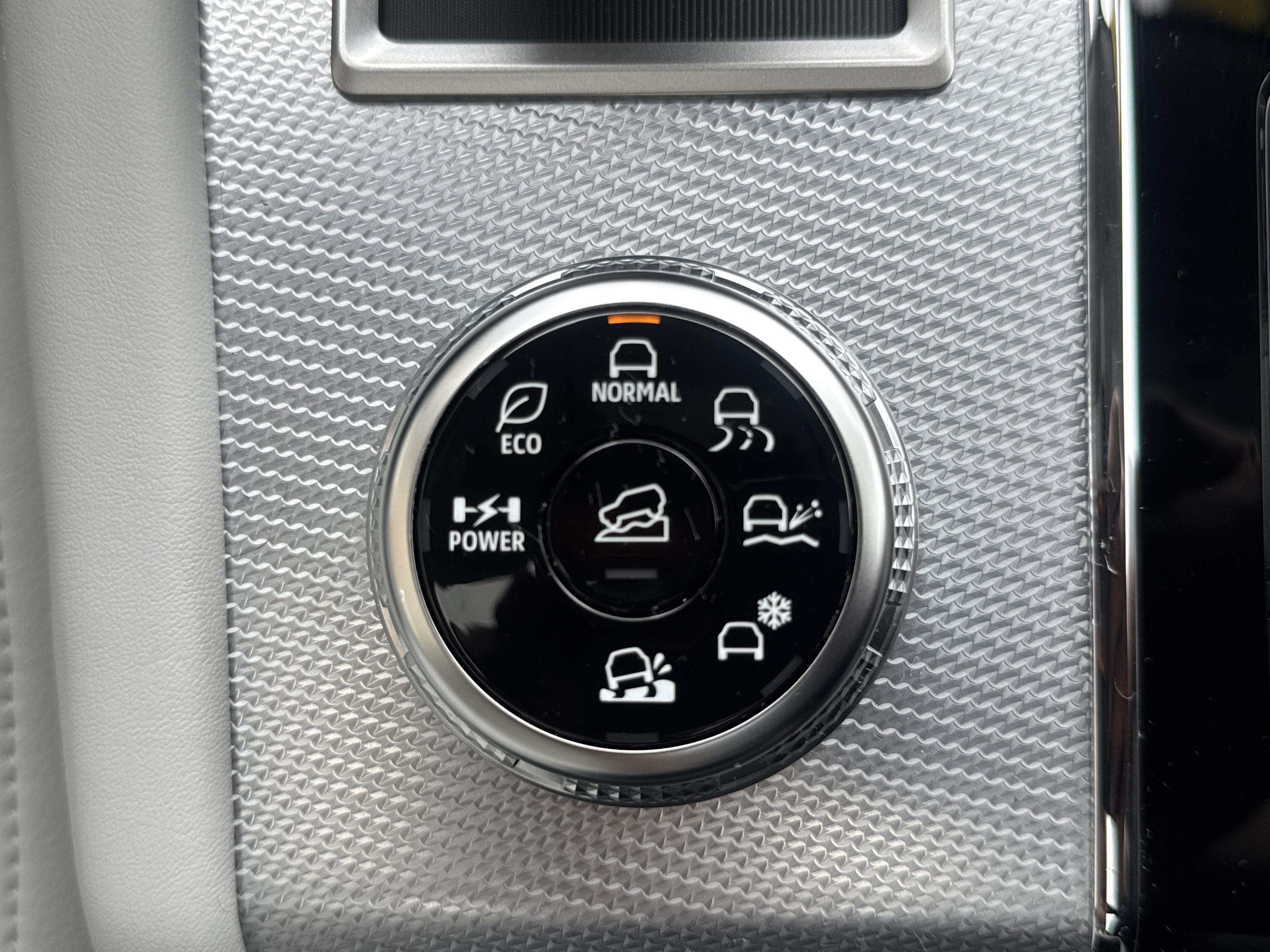 Used 2024 Mitsubishi Outlander SEL AWD/4WD image 16