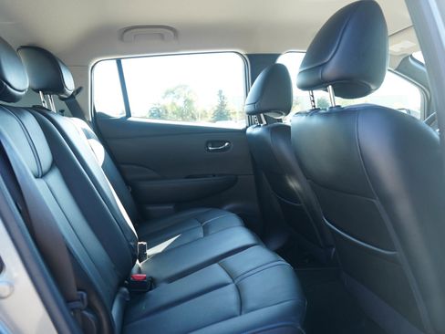 Used 2018 Nissan Leaf SL w/ SL Technology Package FWD image 12