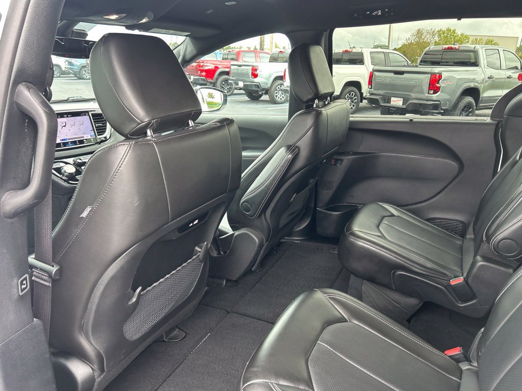 Used 2025 Chrysler Pacifica Select FWD image 35