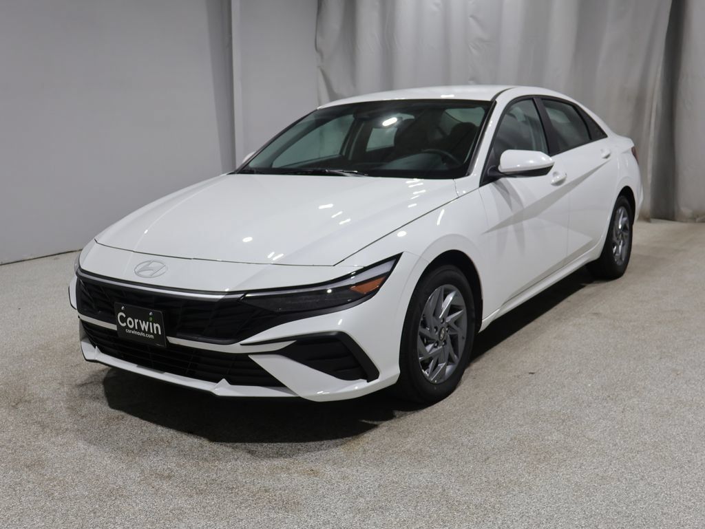 Used 2026 Hyundai Elantra Hybrid FWD image 7